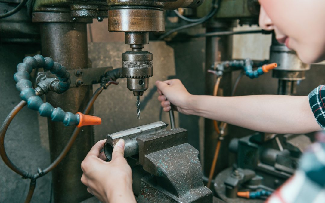 Usinagem convencional e de precisão: diferenças, aplicações e como se complementam na indústria moderna